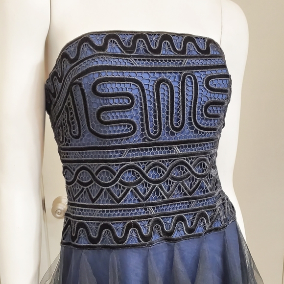 Bcbgmaxazria Strapless Embroidered Lace Navy Tulle Gown Size 4 - Picture 8 of 11